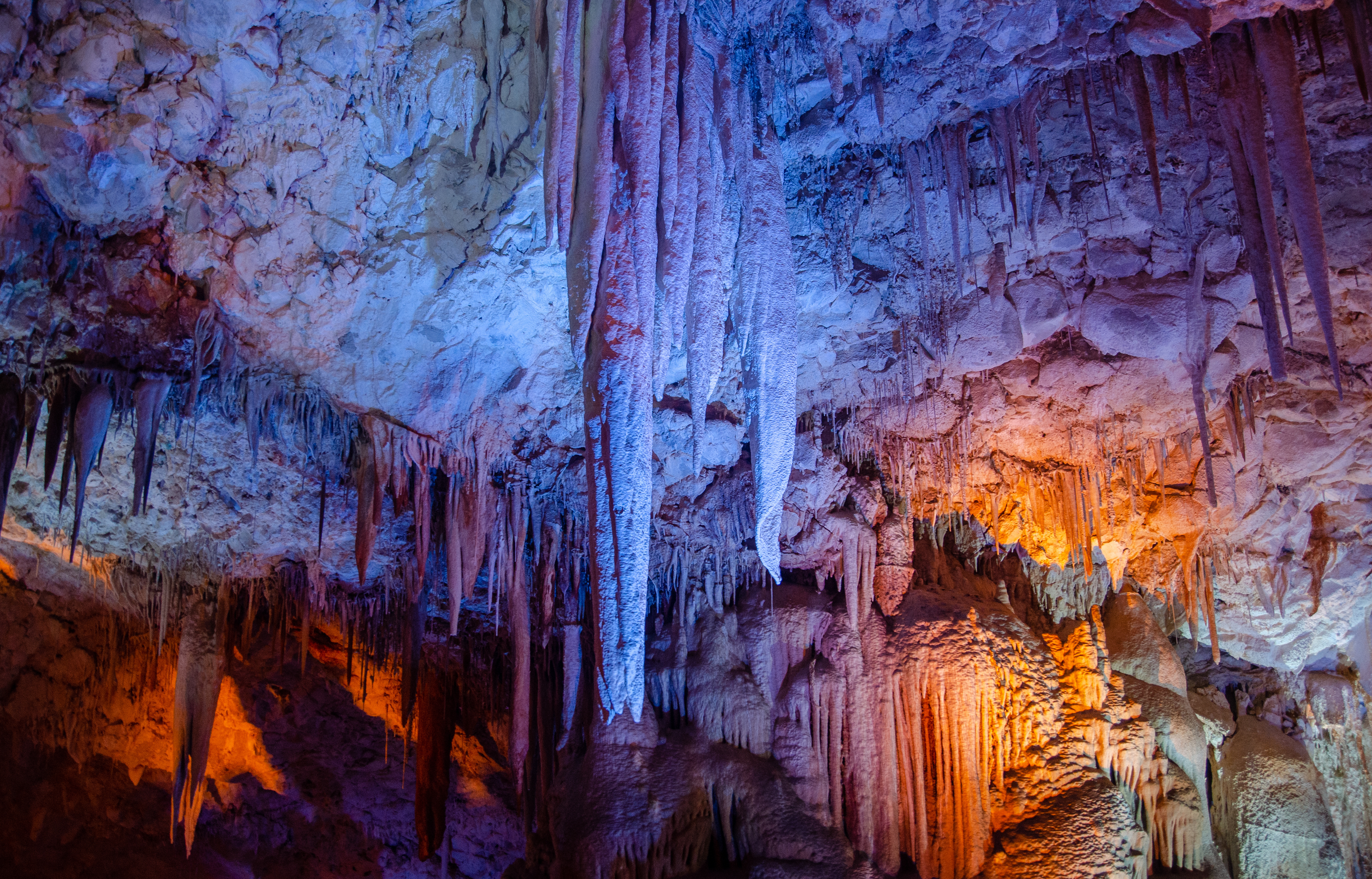 AdobeStock_285902488 Höhlen-Guide ⛰️ – Schauhöhle