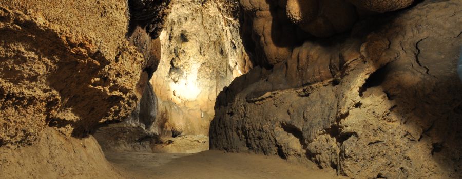 Olgahöhle - © Zybukin - Eigenes Werk, CC BY 3.0