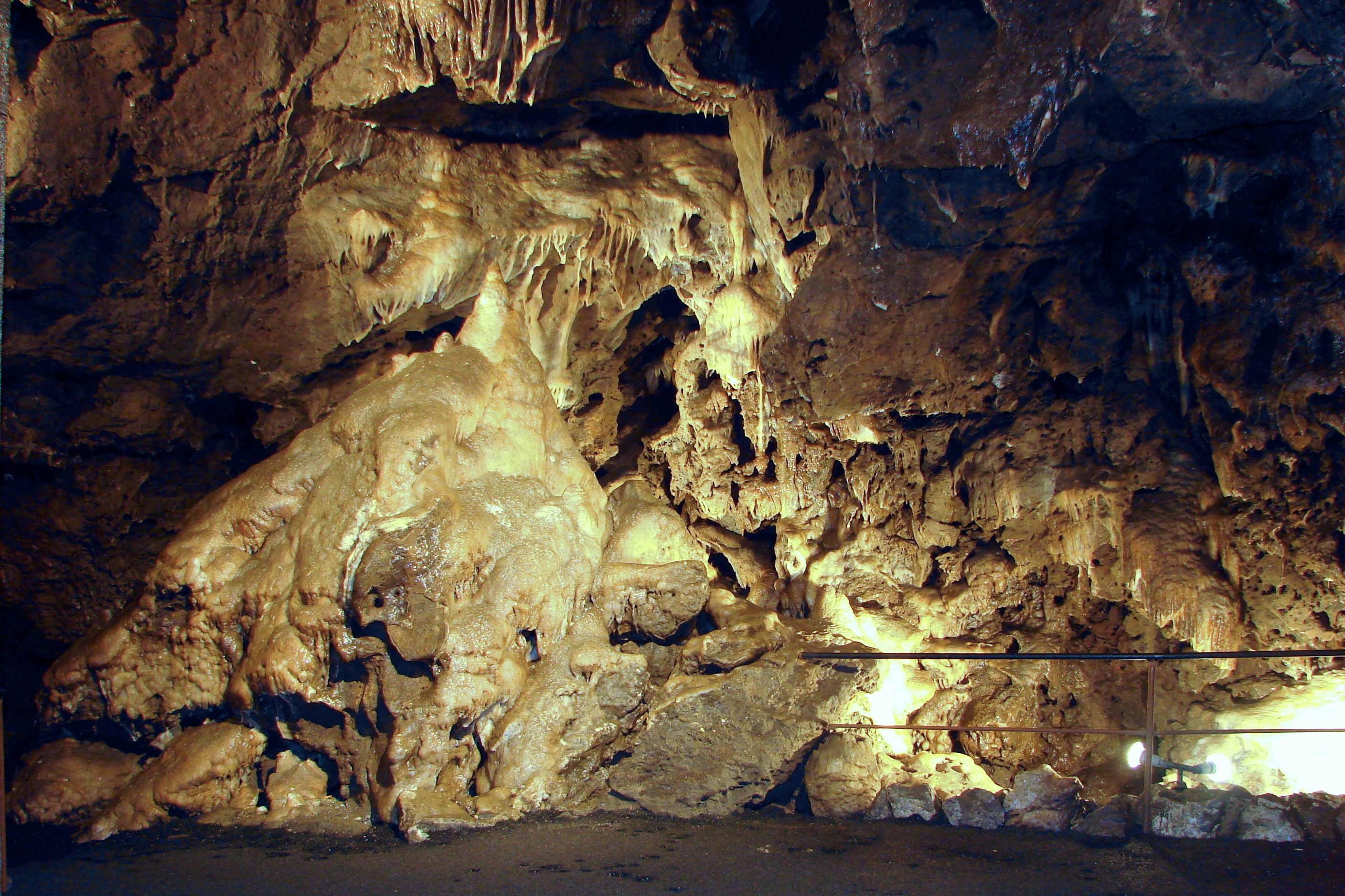 Kittelsthaler Tropfsteinhöhle - © Peter Jäger, CC BY-SA 3.0